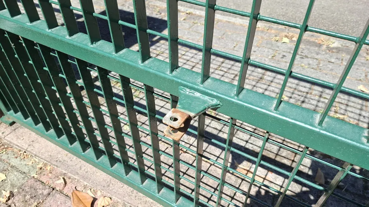 Guida a terra di cancello scorrevole - riparazione cancelli automatici Cittadella Guida a terra di cancello scorrevole - riparazione cancelli automatici Cittadella