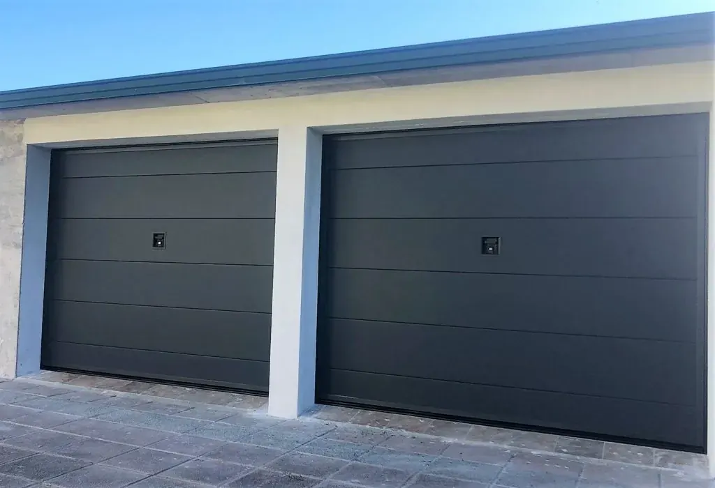 Porte garage sezionali automatiche a Padova